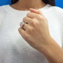 Load image into Gallery viewer, Round Shape Diamond Engagement Ring