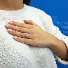 Load image into Gallery viewer, Round Diamond Engagement Ring