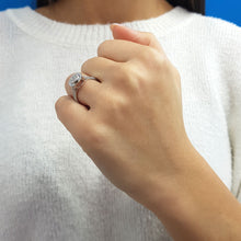 Load image into Gallery viewer, Round Diamond Engagement Ring
