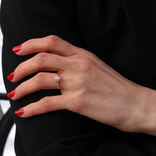 Load image into Gallery viewer, 14K Gold Flower Ring