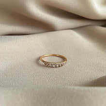 Load image into Gallery viewer, 3 Prong Setting Diamond Tiara Ring