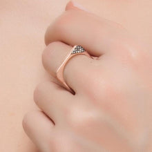 Load image into Gallery viewer, Diamond 4 Corner Ring