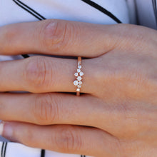 Load image into Gallery viewer, Diamond Scattered Ring