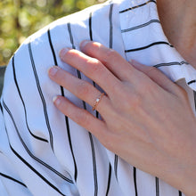 Load image into Gallery viewer, Round Cut Diamond Ring