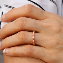 Load image into Gallery viewer, Round Cut Diamond Ring