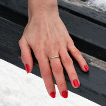 Load image into Gallery viewer, Simple Emerald Ring
