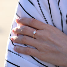 Load image into Gallery viewer, Sunburst Diamond Ring