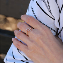 Load image into Gallery viewer, Unique Design Diamond Ring